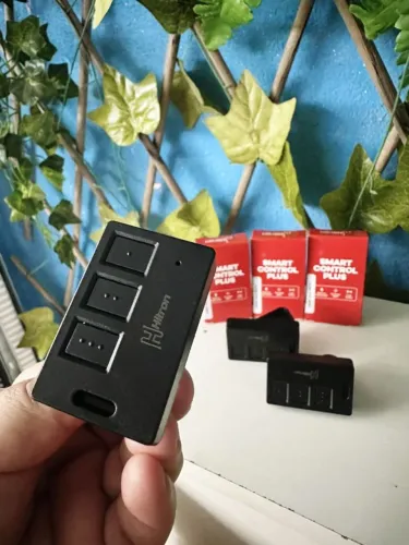 Controle para motor de portão Hitron Smart Control Plus com codificação inclusa
