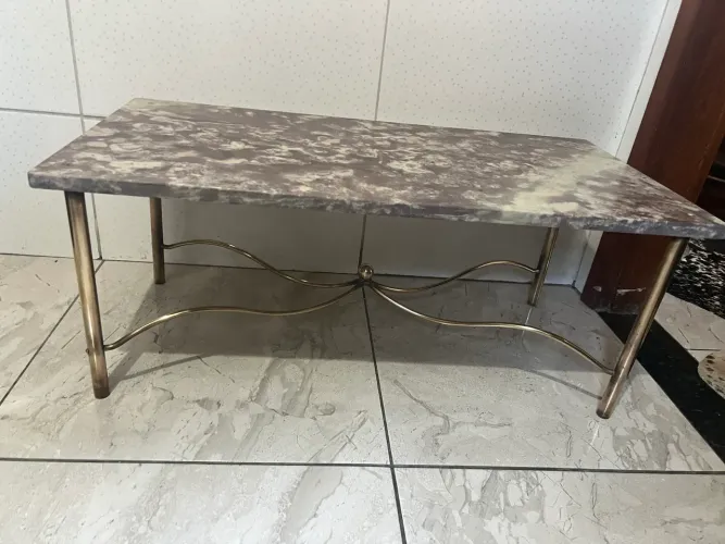 Mesa de centro em bronze com tampo em mármore 