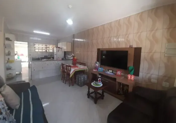 Casa com dois quartos charmosa e bem cuidada