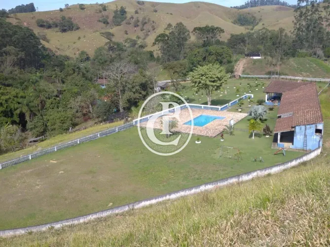Sítio de 7 Hectares com Curral e Lago para Peixes em São José dos Campos/SP.