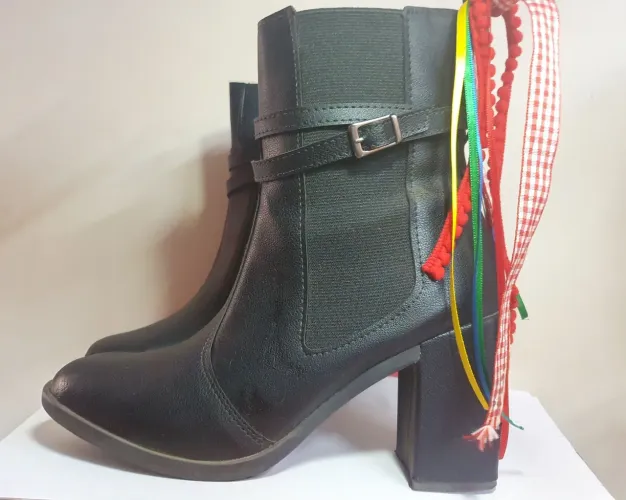 BOTA FEMININA SALTO ALTO