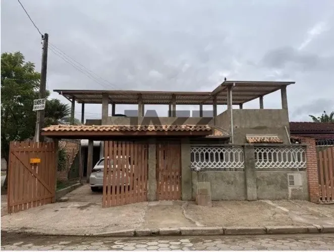 Casa à venda com 90m² de ária privativa em Caraguatatuba/SP- 2,2 km da praia