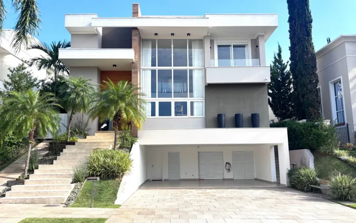 Casas de Condomínio para venda com 4 dormitórios, 430m³ e 3 vagas cobertas. Alphaville Dom
