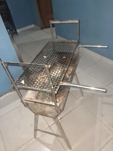 Vendo uma churrasqueira 