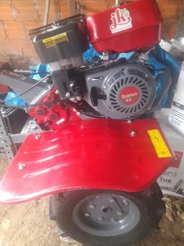 Motocultivador (tratorito) Branco 6.5 cv a gasolina,ano de fabricação 2024