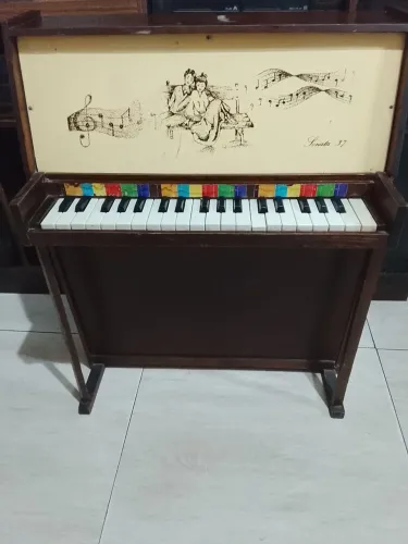 Piano infantil Hering sonata 37 anos 80