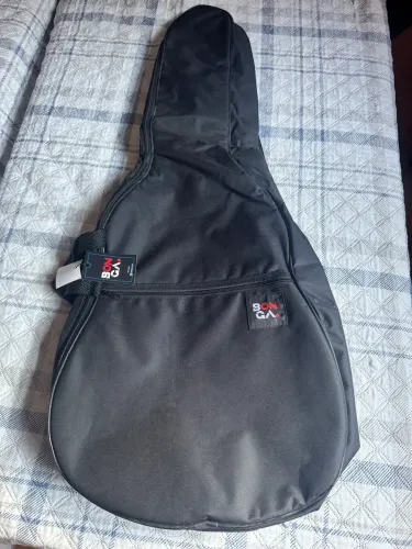 capa bag Bonga preta acolchoada e impermeável para violão 