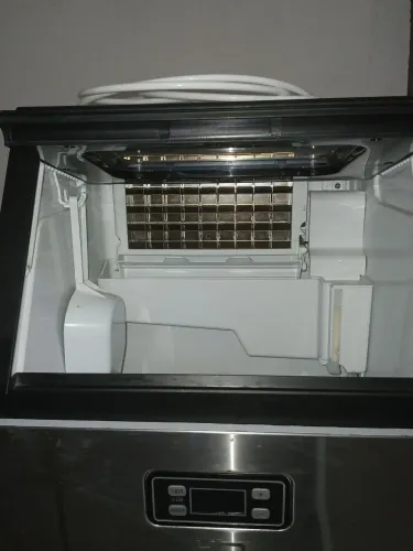 Maquina de gelo + seladora 
