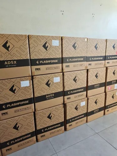 Máquina impressora 3d AD5X com automatizador