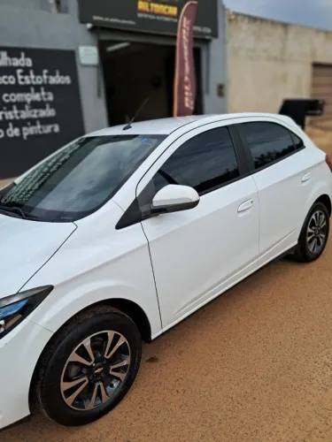 Chevrolet Onix Hatch LTZ 1.4 8V Flex Power Mec. 4P 2015