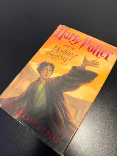 Livro harry potter and the deadly hallows