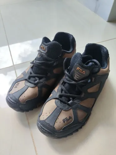 Tênis Fila Slant tamanho 40, marrom e preto, muito conservado