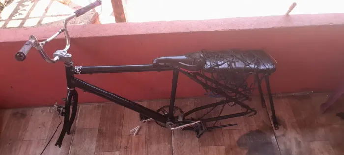 Vendo quadro de bike para montadinha aro 26 so falta as rodas