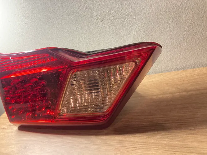 LANTERNA TRASEIRA ESQUERDA VW FOX 2015 A 2021 - ORIGINAL ARTEB (CANTO / COM DETALHE)