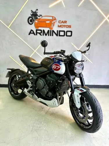 Triumph TRIDENT 660 TRIPLE TRIBUTE