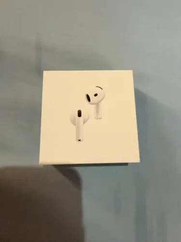 AirPods 4 com cancelamento de ruídos 