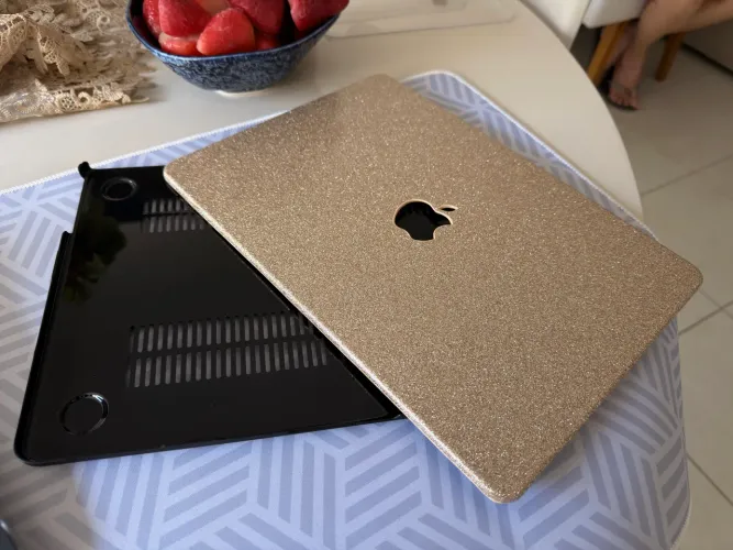 Capa para MacBook Air 13? M4 (2025) Glitter Dourada + Base Preta