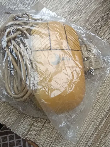 mouse antigo com conexão serial ,de bolinha