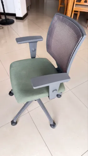 Cadeira de Escritório Marelli Pro Fit Ergonômica Giratória com Apoio de Braços Ajustável