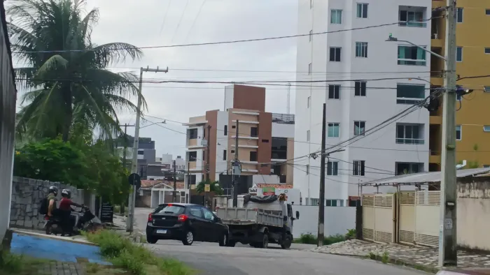 Três lotes de 10 por 32, Bairro Bancários 