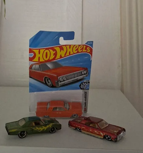 Hotwheels  3 peças (continental e dodge)