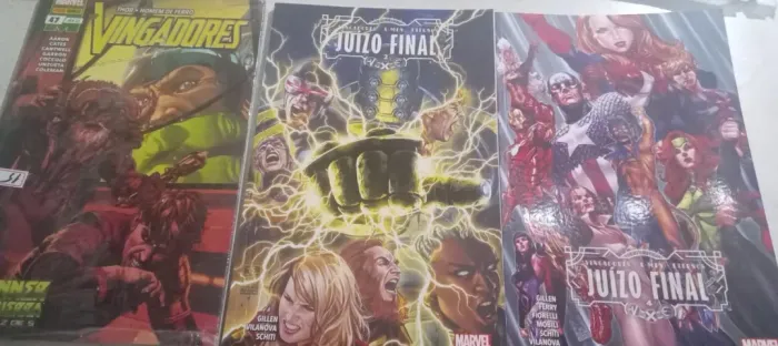 Quadrinhos lote com revistas volume 2 e 4 da saga juízo final e revista dos vingadores