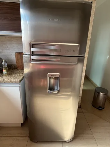  Vendo geladeira Electrolux Duplex Inox com dispenser de água