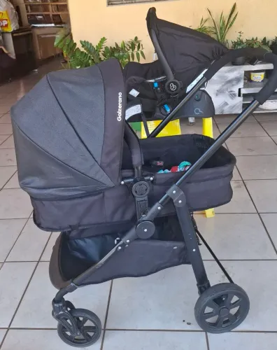 Carrinho de bebê + Bebê Conforto