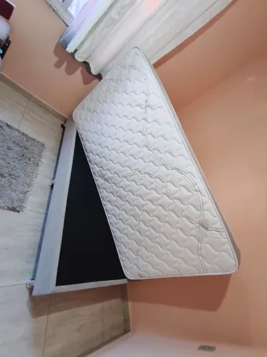 Cama de solteiro box. Excelente estado!