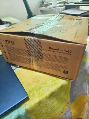 Projetor Epson w49 3800 lumens pouco usado 