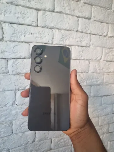 Celular todo original. S24 FE