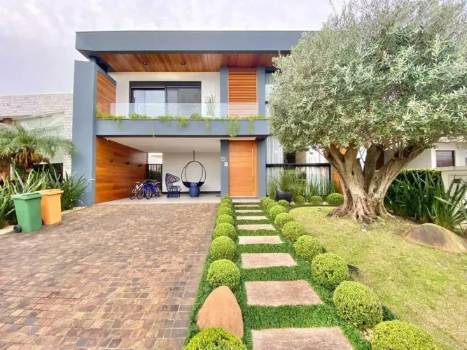 Casa de condomínio luxuosa em condomínio fechado em Capão da Canoa!!!