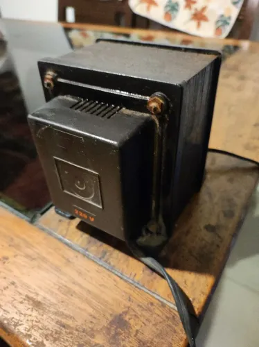Transformador 220V - 110V  