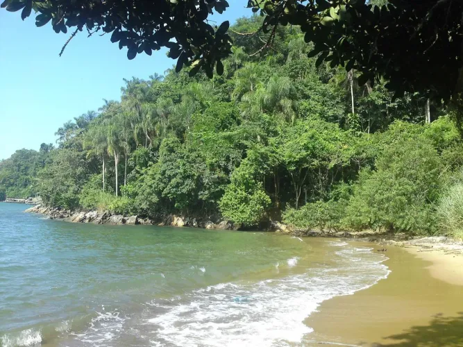 Terreno a venda na praia das Cigarras, localizado no condomínio Ponta do Arpoador, Próximo