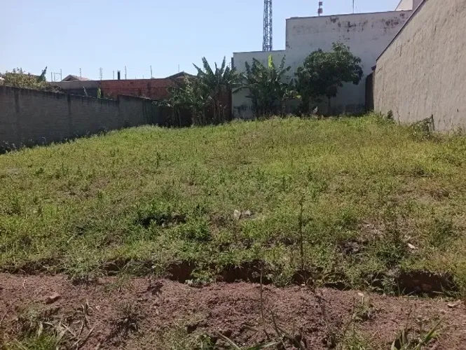 Terreno plano dentro do bairro São Jorge