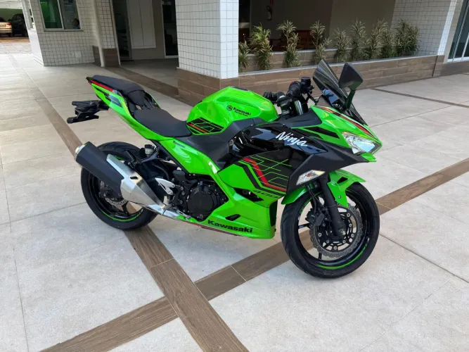 Kawasaki Ninja 400 KRT Edition 2023