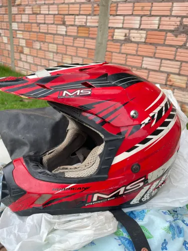 Capacete esportivo