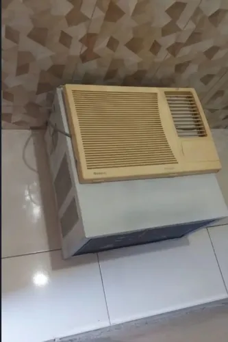 Vendo ar condicionado usado em ótimas condições 10.000 btus,220v gelando muito