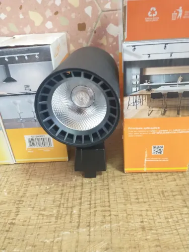 Spot led Skil 850 cor preto