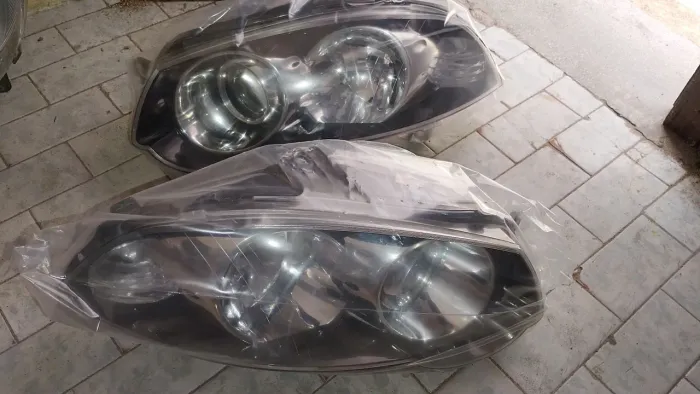 Vendo este pá de farol maça negra da Strada ou Palio Kennedy