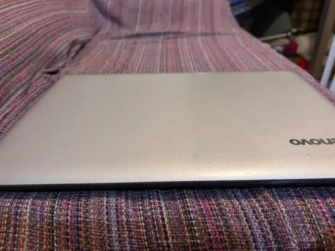 Notebook Lenovo Intel Core i5 de 8ª geração, 8 GB de RAM com SSD instalado