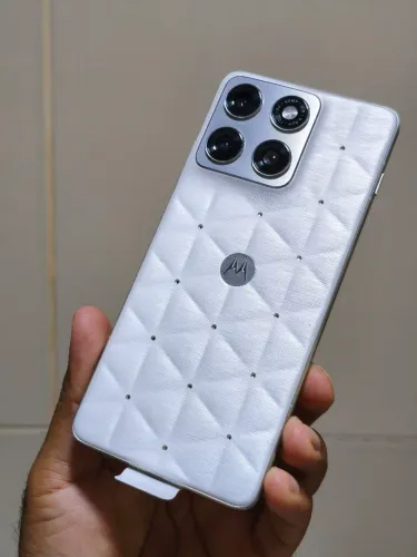 EDGE 70 SWAROVSKI 512 GIGAS, NOVO, NUNCA FOI USADO, TEM NOTA