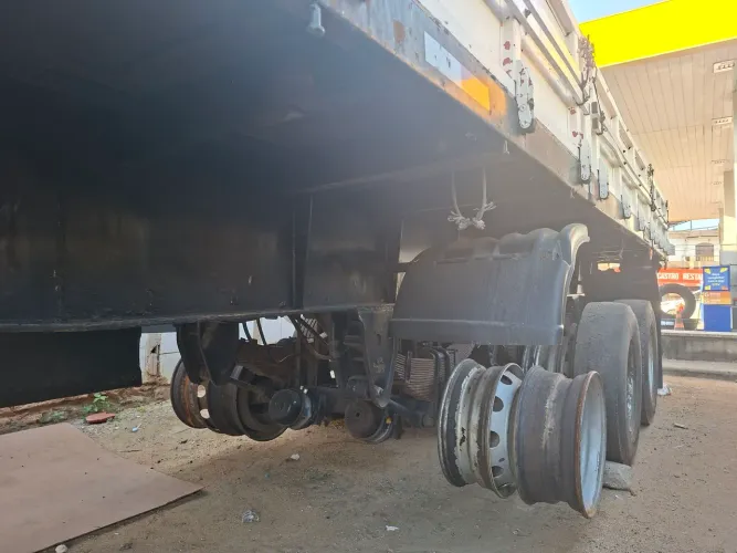 Carreta a venda para tipos variados de transportes de car