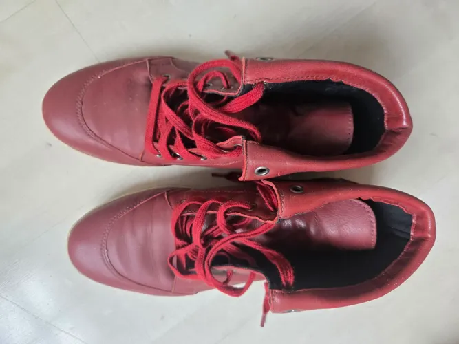 Bota vermelha 39