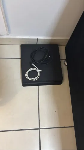 PS4 semi novo 