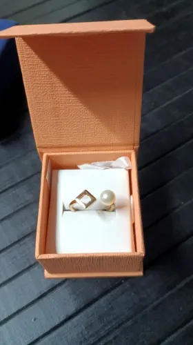 Anel Vivara life rosé, coleção my Stone, composto por pérola e topázio. Tamanho 16
