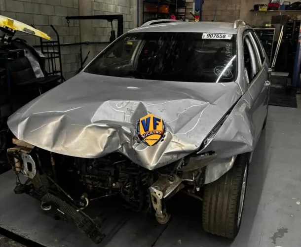 Sucata Volkswagen Passat 2.0 2013 para venda de peças