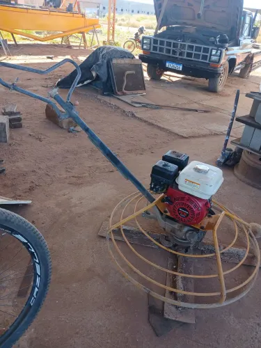 Vendo alisadora de piso completa.