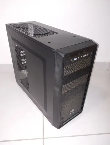Gabinete ATX mid tower ThermalTake Versa II