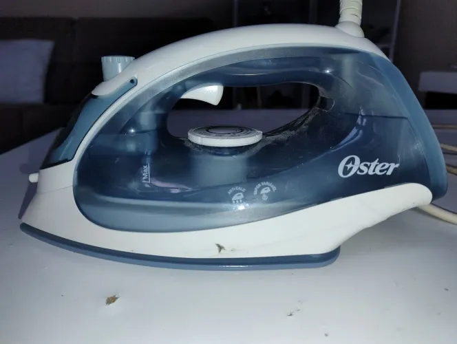 Ferro de passar Oster a vapor 